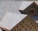 Roof with multicolored slate polymer roof tiles.